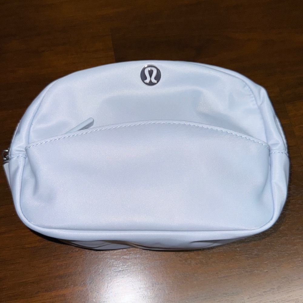 Lululemon City Essentials Pouch *Mini 2L Color Starch Blue NWT